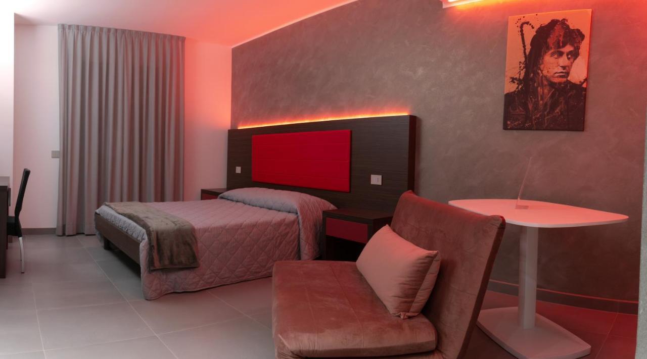 Brigante Suites Misano Adriatico Eksteriør bilde